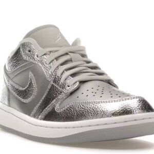 Jordan 1 Low SE Metallic Silver